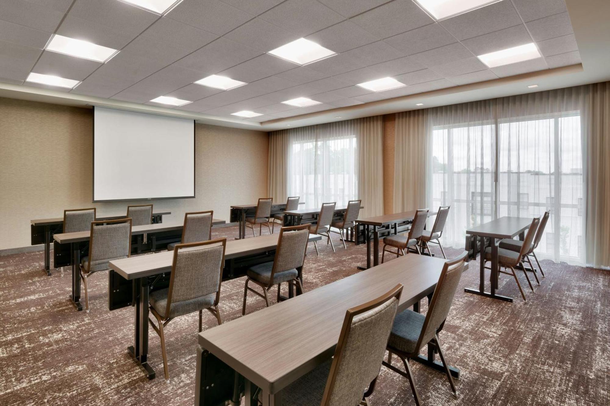 Courtyard By Marriott Atlanta Duluth Downtown Hotel Екстериор снимка