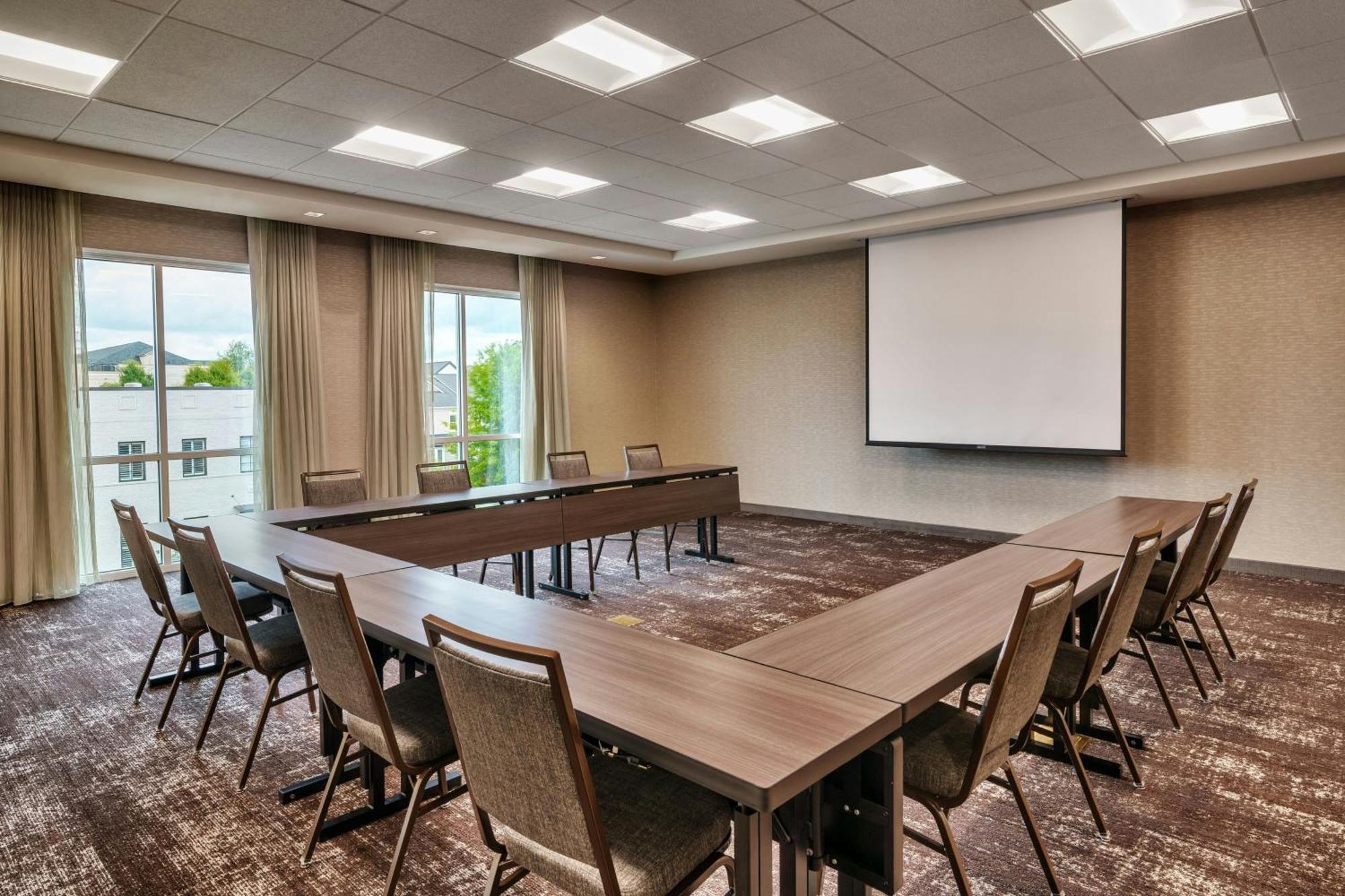 Courtyard By Marriott Atlanta Duluth Downtown Hotel Екстериор снимка