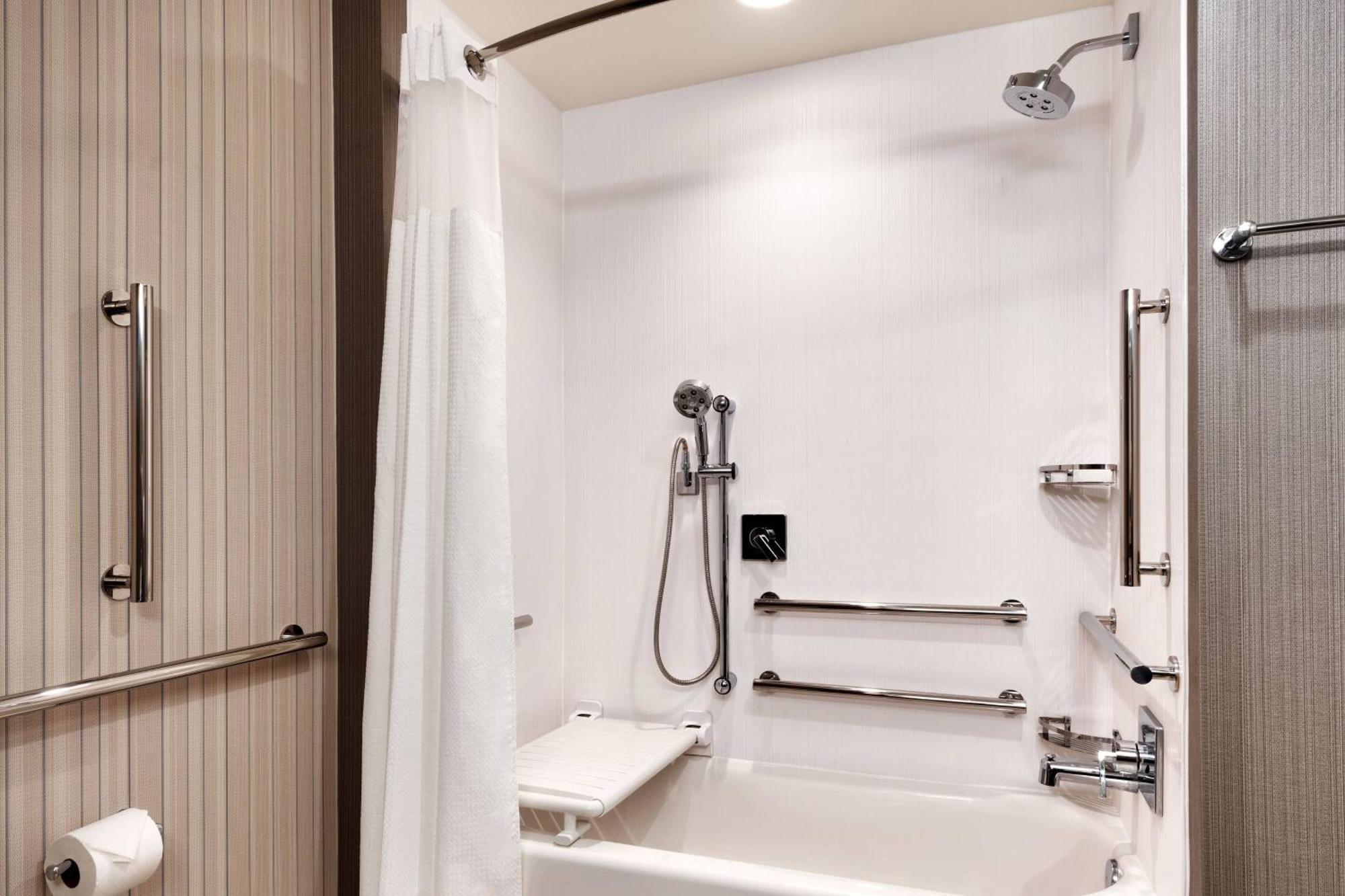 Courtyard By Marriott Atlanta Duluth Downtown Hotel Екстериор снимка