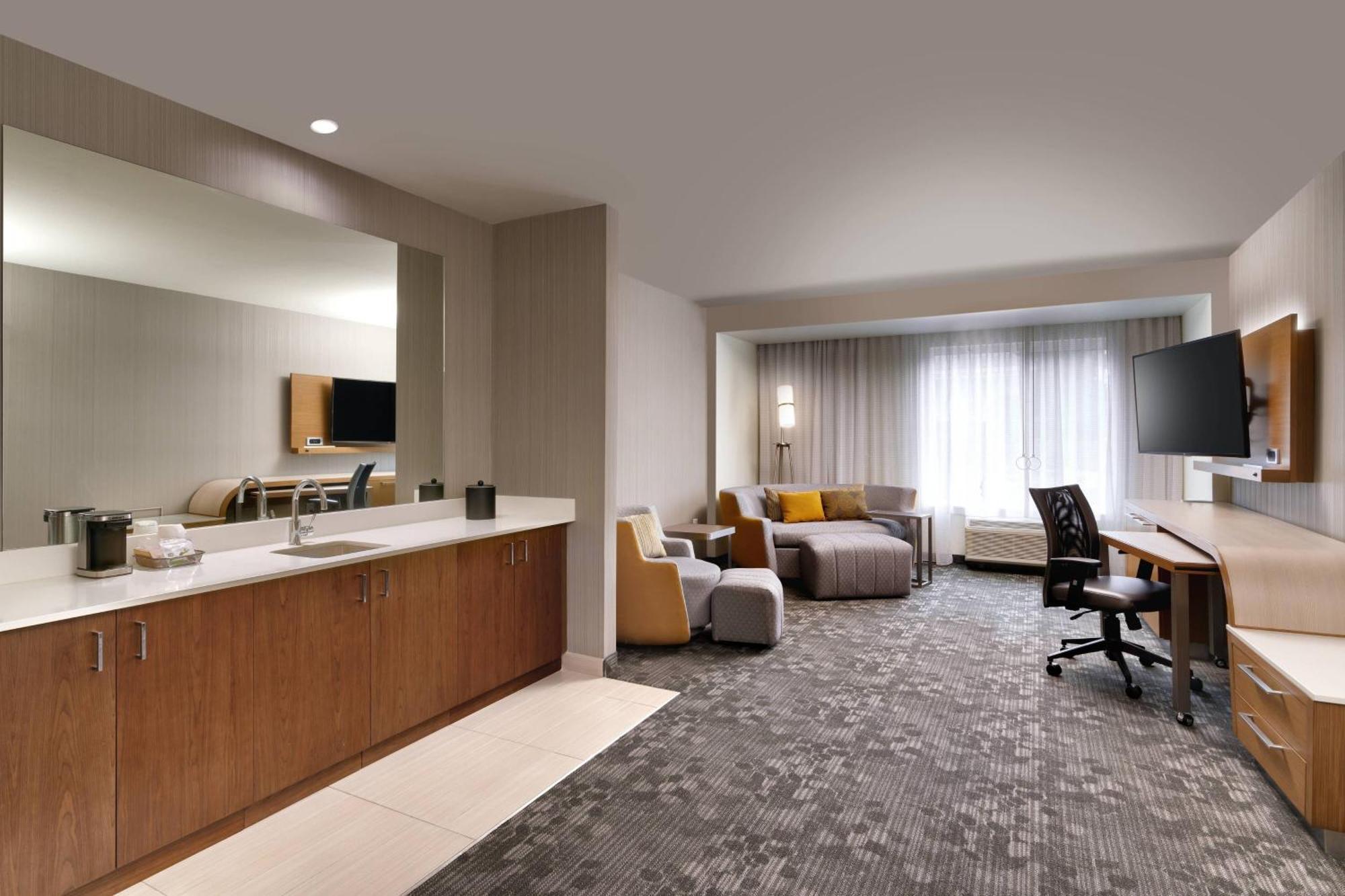 Courtyard By Marriott Atlanta Duluth Downtown Hotel Екстериор снимка