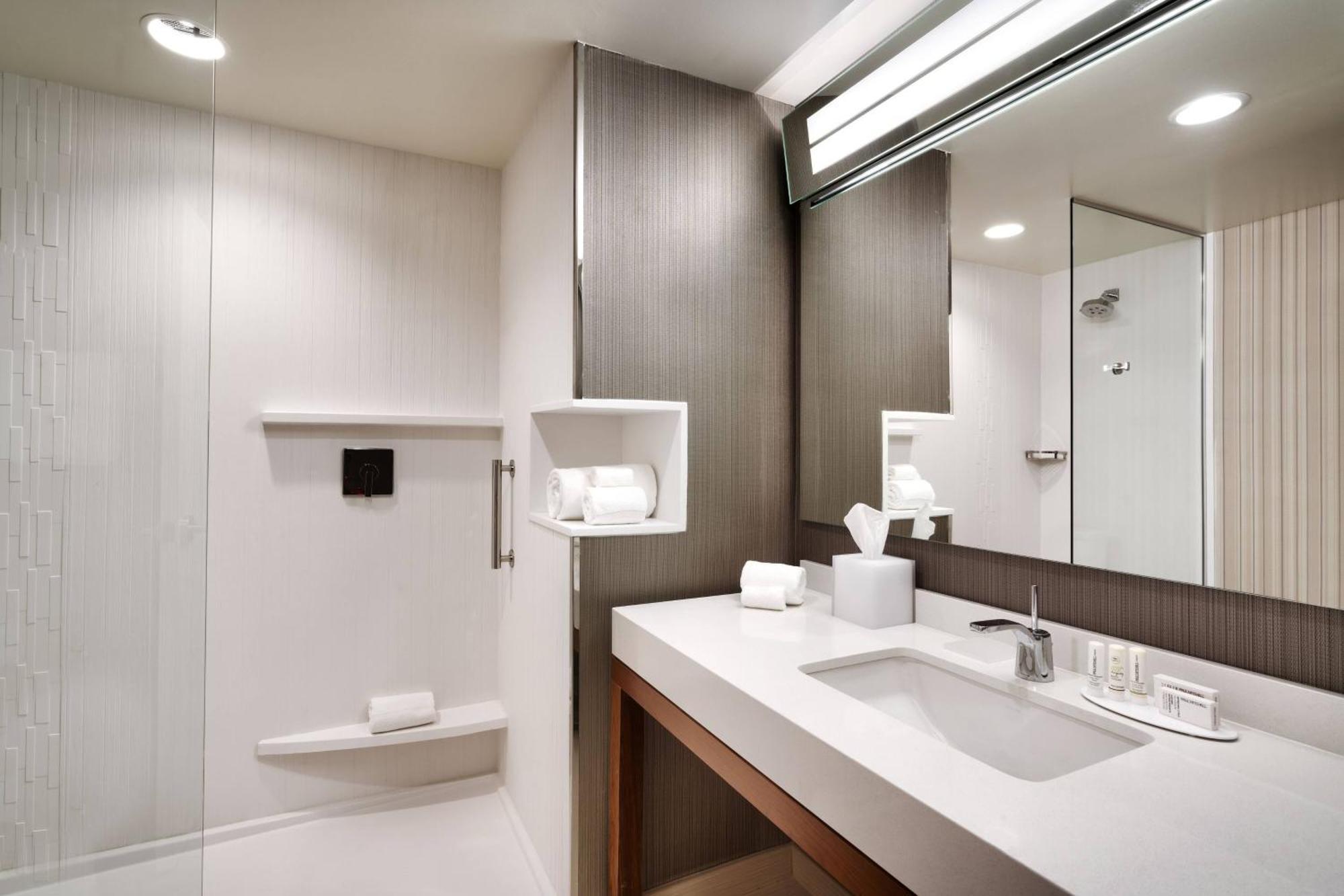 Courtyard By Marriott Atlanta Duluth Downtown Hotel Екстериор снимка