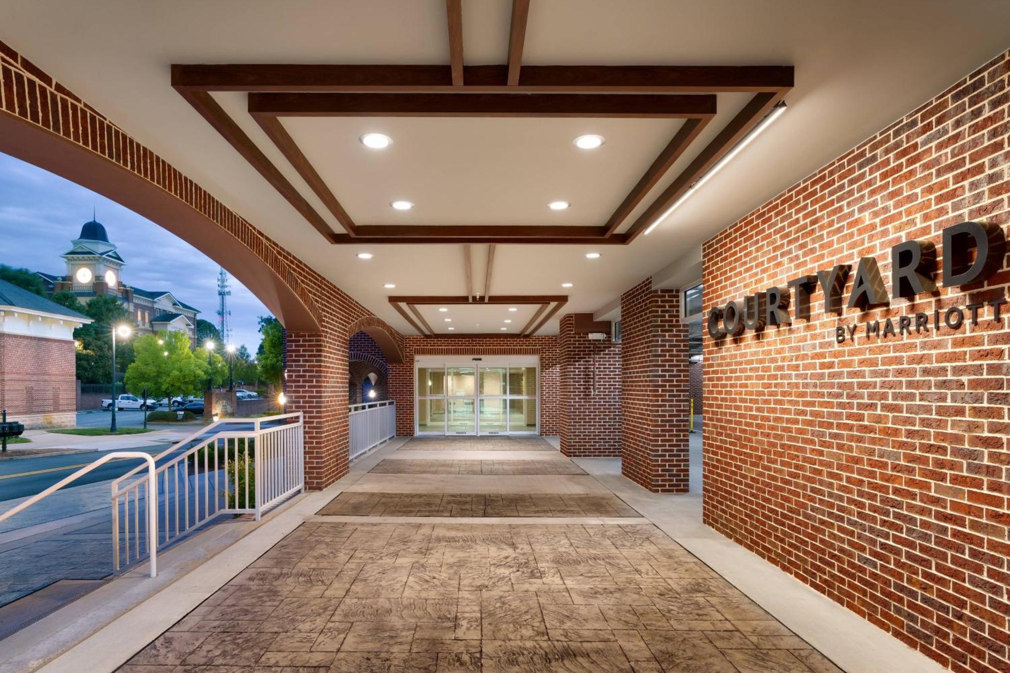 Courtyard By Marriott Atlanta Duluth Downtown Hotel Екстериор снимка